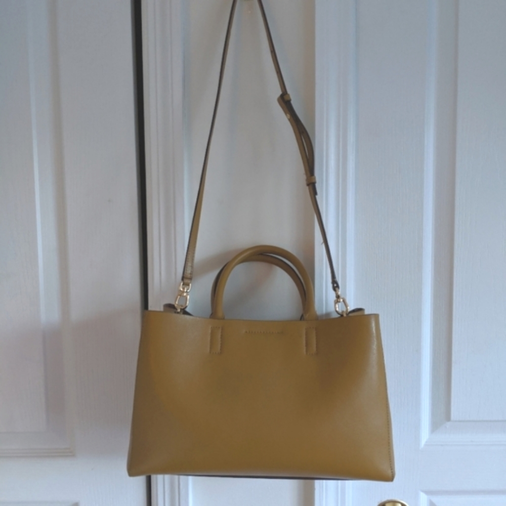 Banana Republic Handbag w/ crossbody strap